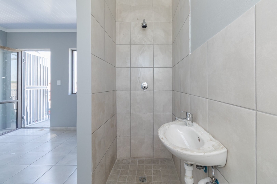 To Let 1 Bedroom Property for Rent in Silwood Heights Western Cape